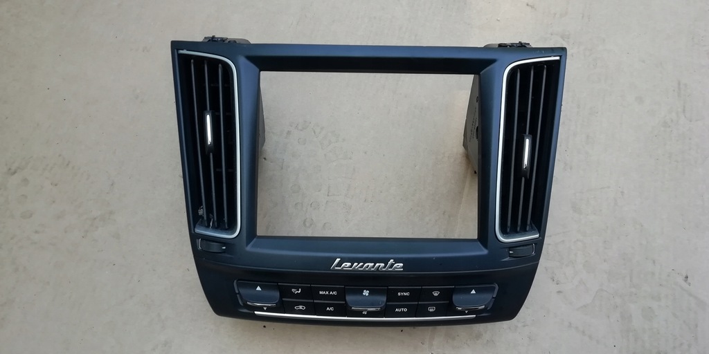 фото №1, Maserati levante рамка панель радио 06700749200