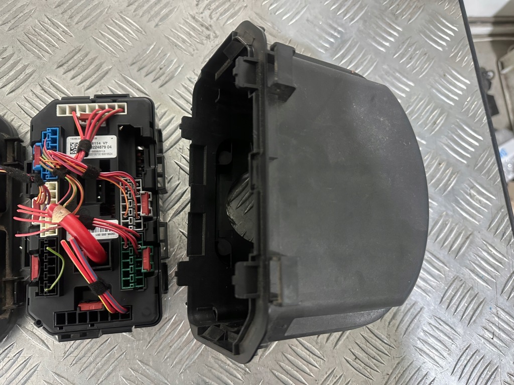 фото №4, Bmw f20 f21 коробка запобіжників корпус 9224879