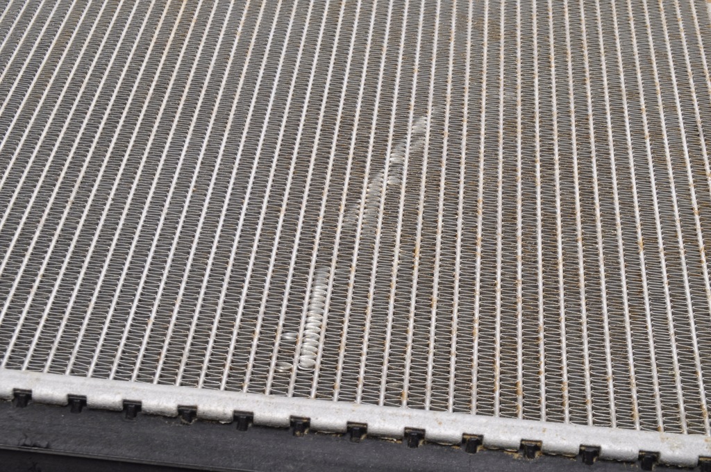 фото №15, Aston martin db11 радіатор