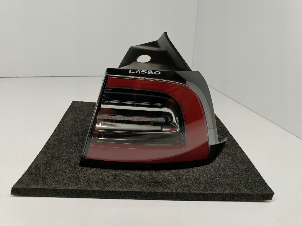 Купити Tesla 3 iii рестайлінг  y my 20-лампа фара світло правий задній led 1502087-00-d