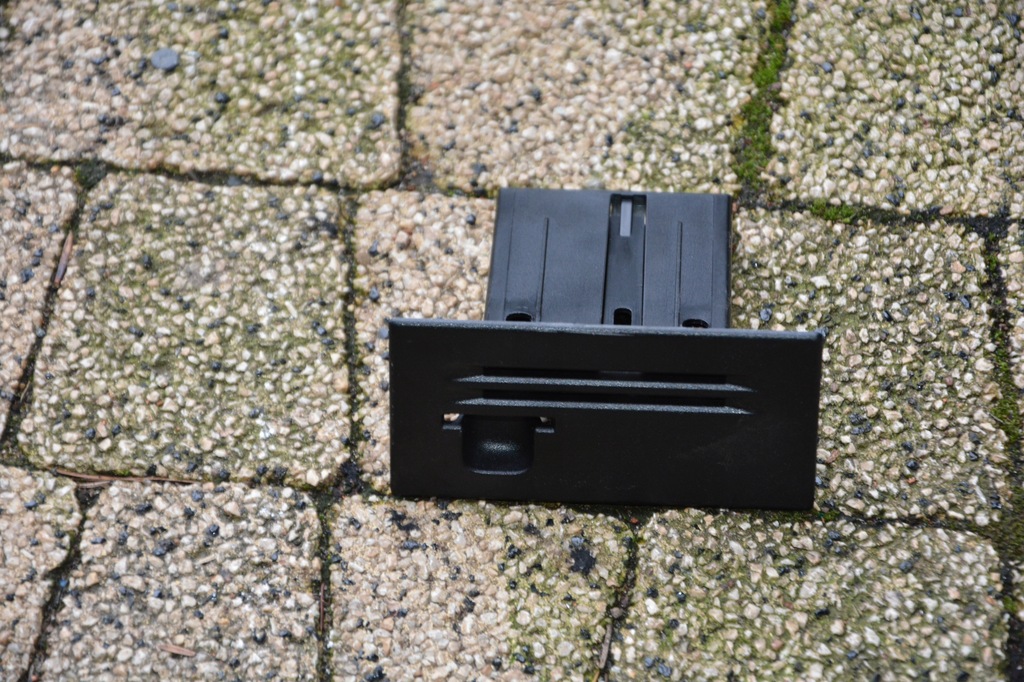 фото №1, Бардачок na карти vw passat b8 5g0858373a