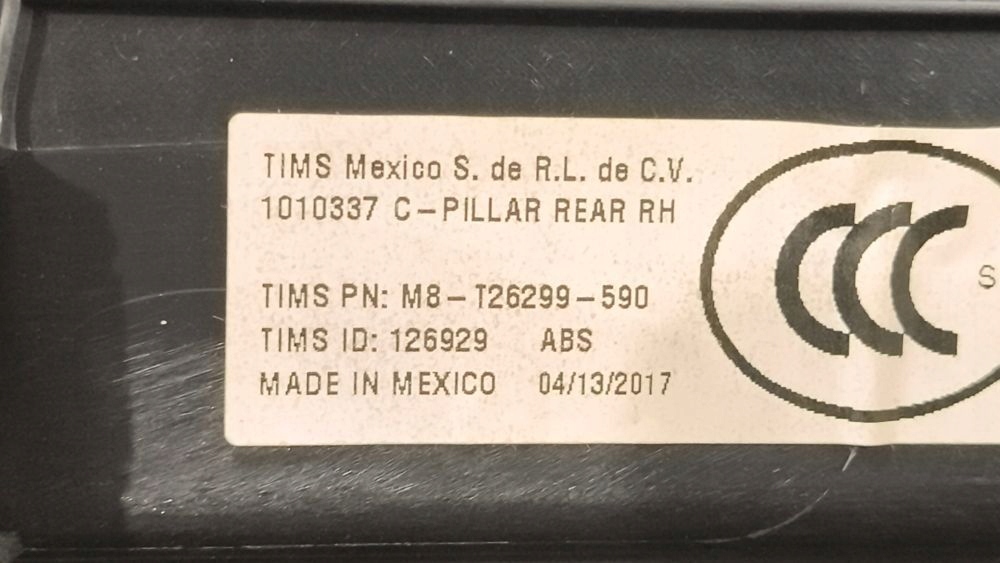 Елемент  оббивка багажника задній сторона правий tesla model s 1010337c Зі Шроту