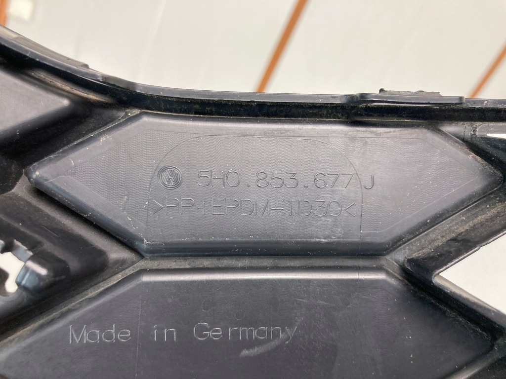 фото №8, Решётка бампера средняя vw golf viii 8 5h0 r-line