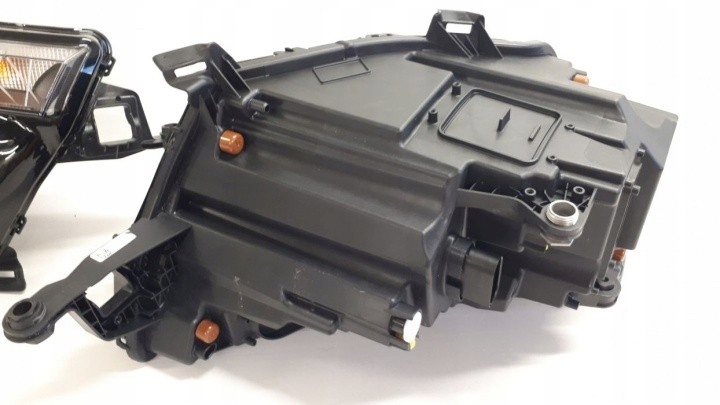 фото №8, Skoda kamiq лампа led левая правая перед