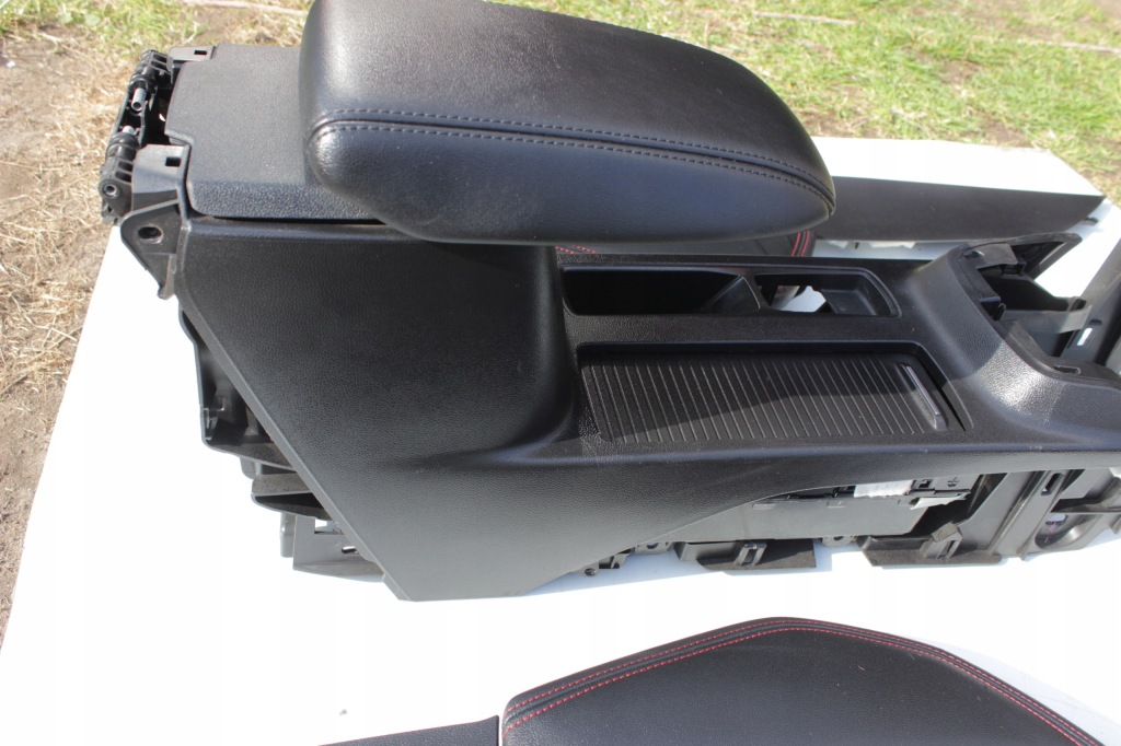 Focus iv focus mk4 st - підлокітник "st" Київ