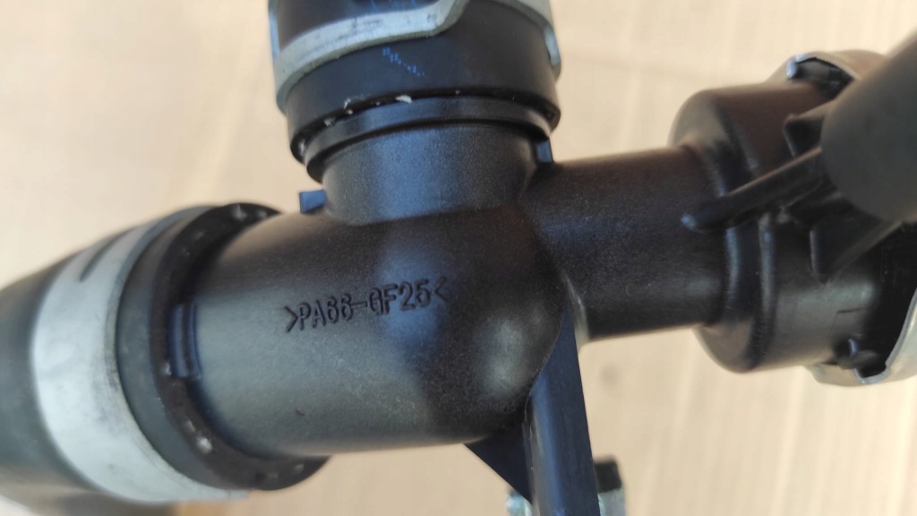 Suzuki vitara шланг радіатора води 1.4 turbo бензин 2018 рік Зі Шроту