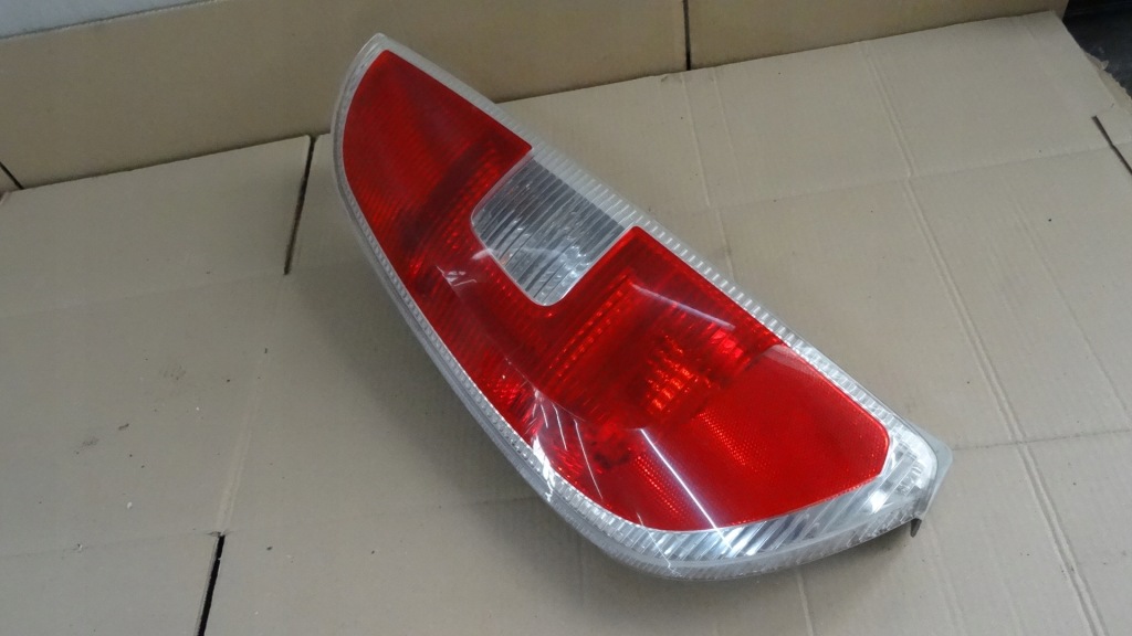 фото №2, Roomster лампа правий задня