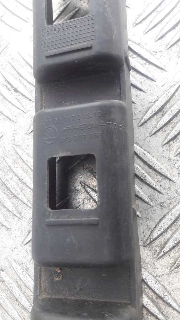 Skoda fabia 1.2 направляющая бампера середина задняя левый lub правый Оригинал