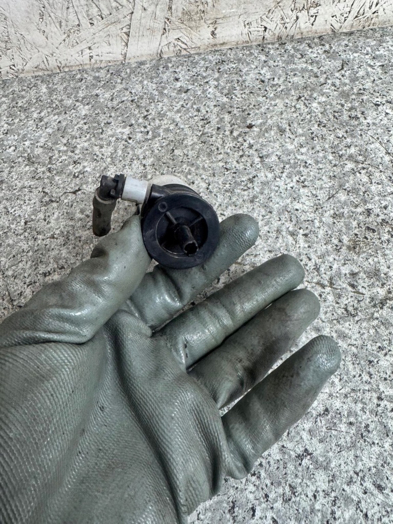 Насос помпа розпилювача volvo xc60 2008-2017 102828400 160106b Недорого