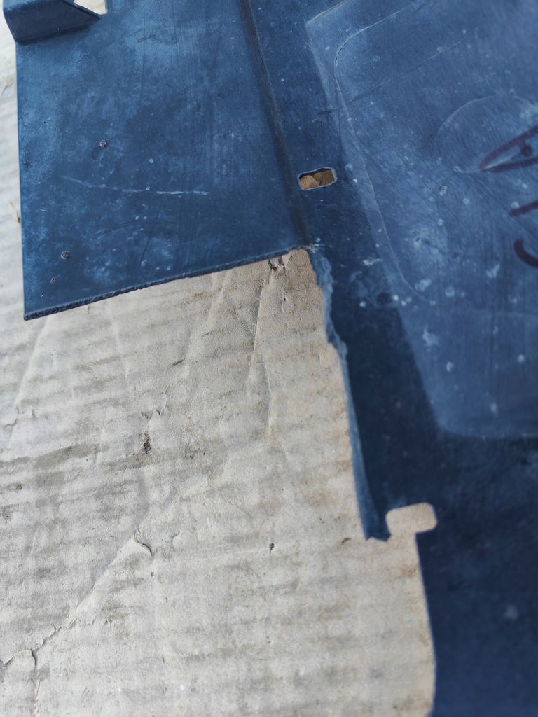 фото №13, W213 2.0 направляющая бампера задняя a2138850705