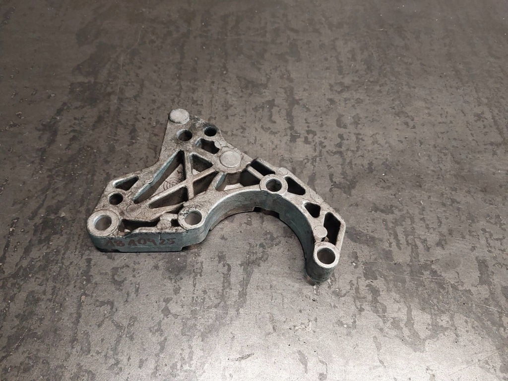 Кронштейн насоса усилителя bmw 3 e46 320d m47d20 204d4 150km 2247556 Цена