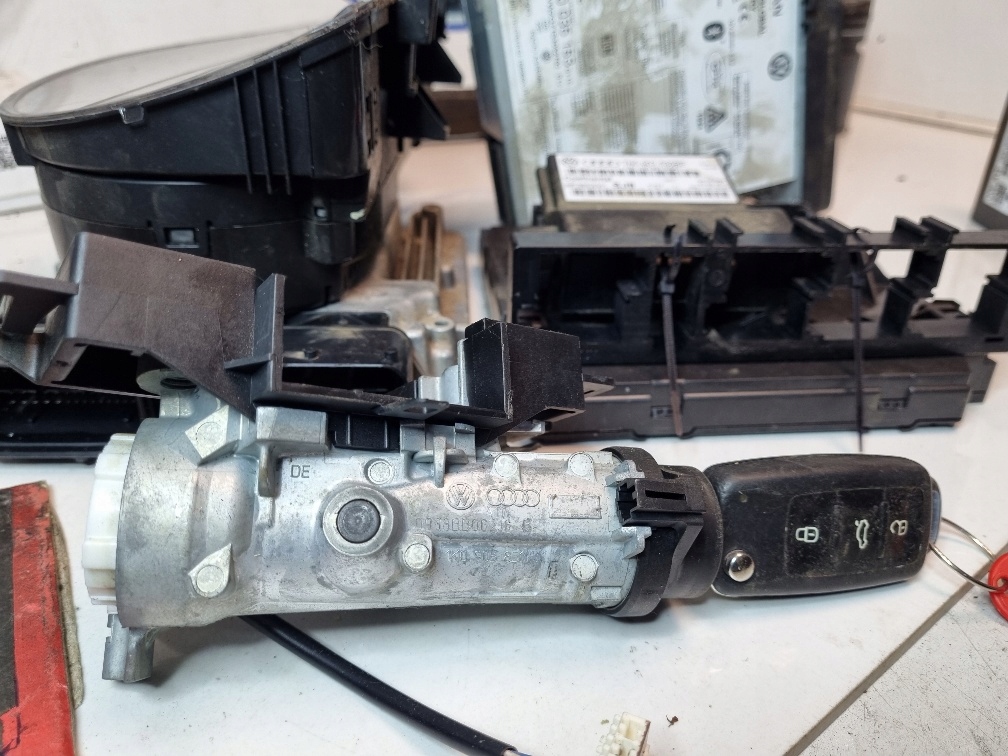 фото №1, Набор стартовый vw caddy 2.0 tdi dfs 25k920866a комплект блок управления bcm радио