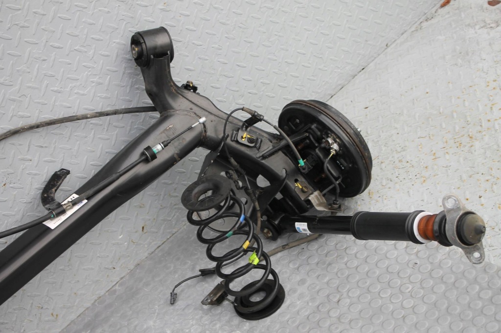 Балка вісь  підвіска задній комплектна гальмівні барабани 55100-h8000 kia rio iv hb 17- Недорого