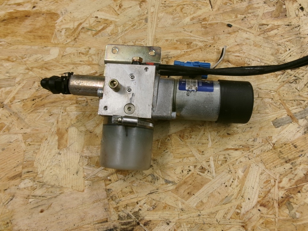 фото №1, Bmw 7 e65 насос доводчик кришки