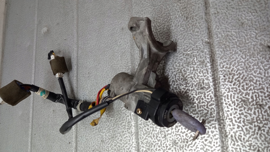 фото №1, Замок зажигания hyundai coupe 2.0b 98r