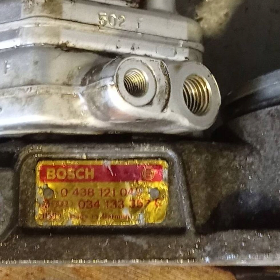 Розподільник пального audi 100 c3 2.3e 136km 0341333530 0438101029 bosch Зі Шроту