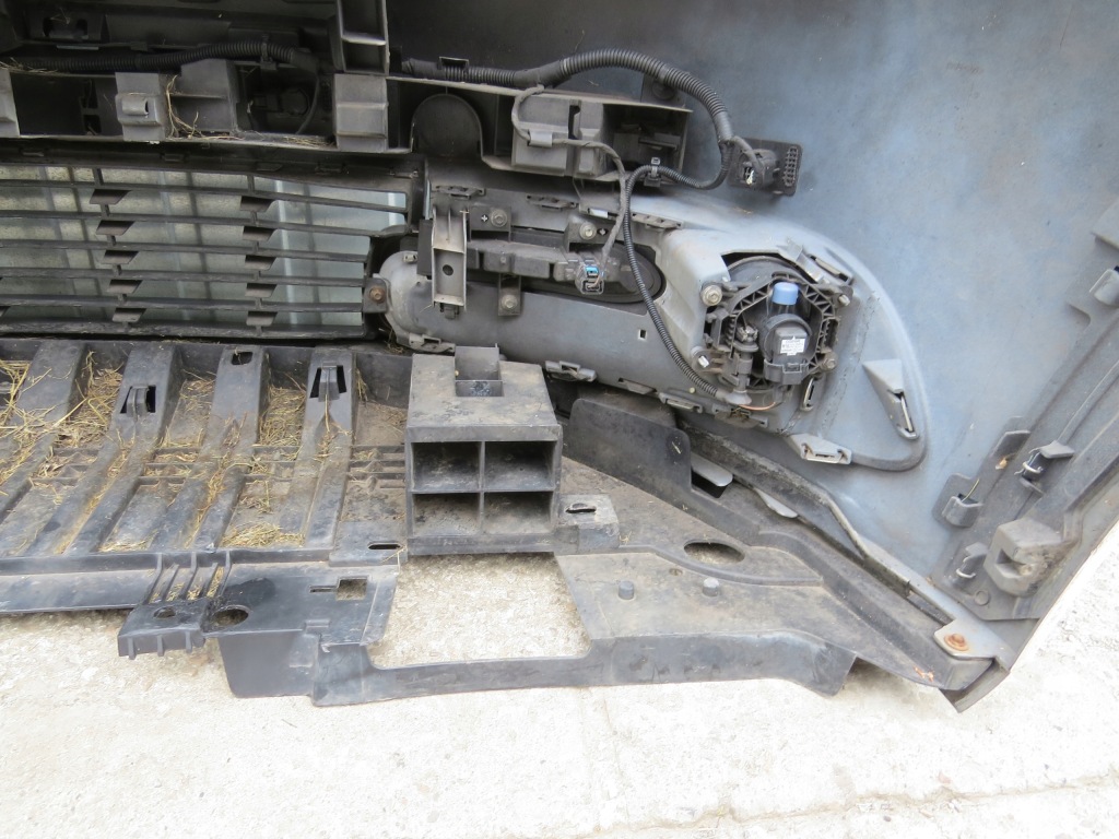 Renault scenic 3 рестайлинг  14-16 передний бампер 4 pdc led комплектный !!! с Разборки