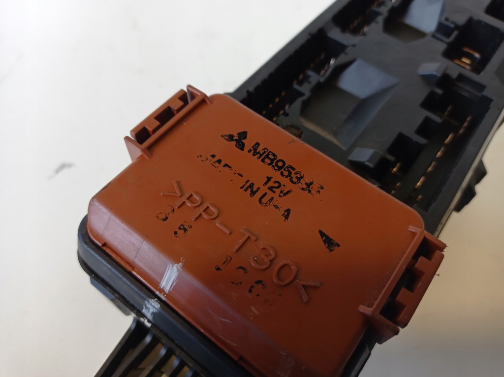 фото №6, Коробка предохранителей space star mb95335