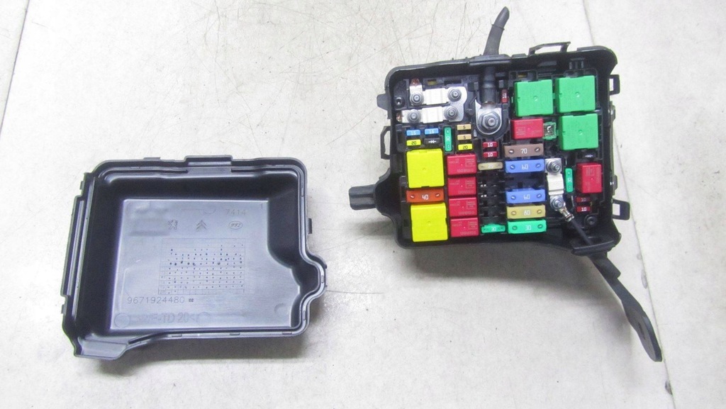 фото №1, Citroen c3 aircross 1.5 коробка предохранителей 17-