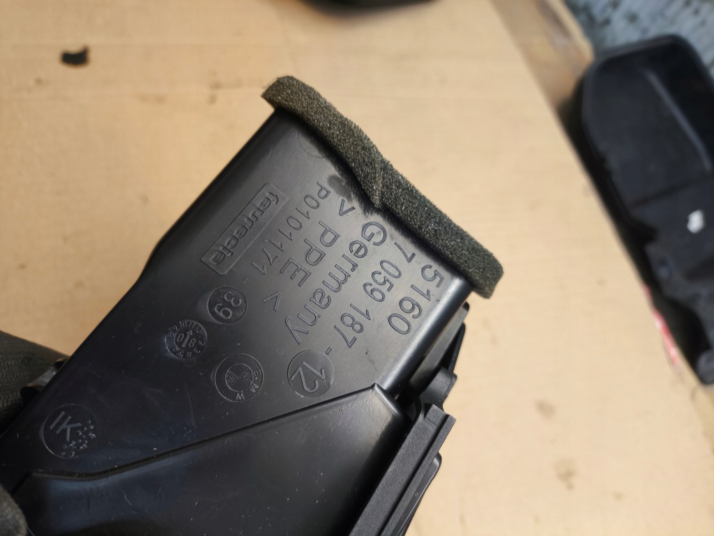 Bmw e87 bmw 1 e87 - решётка обдув левый перед 7059187 ? в Украине