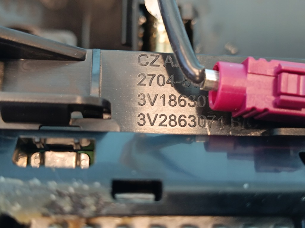 фото №11, Skoda superb 3 kombi 2.0 tdi 18r бардачок зарядний пристрій індукційна 3v0035502