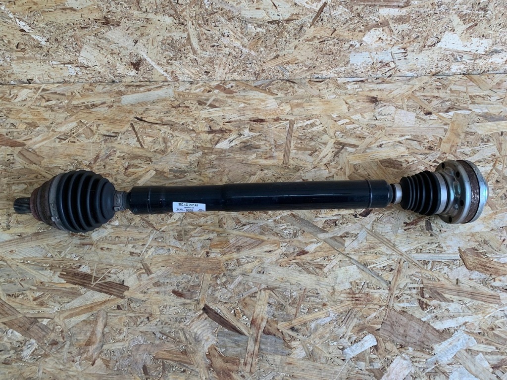 фото №1, Приводной вал правая 3q0407272aa vw tiguan 5na