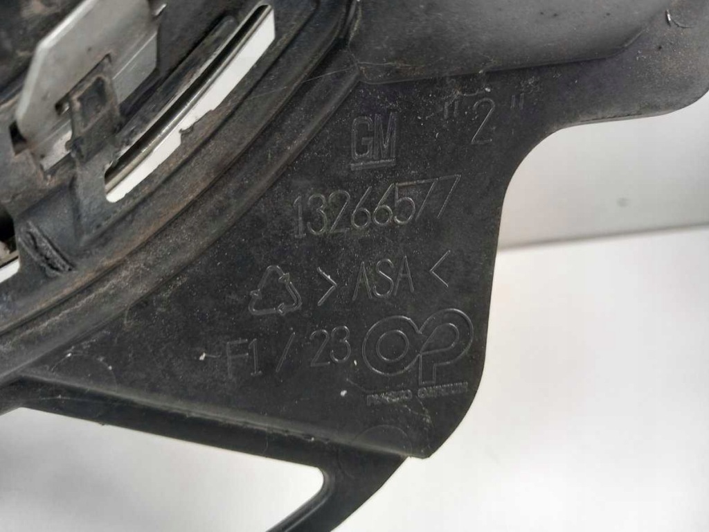 Opel astra j решётка радиатора решётка радиатора 13266577 с Разборки