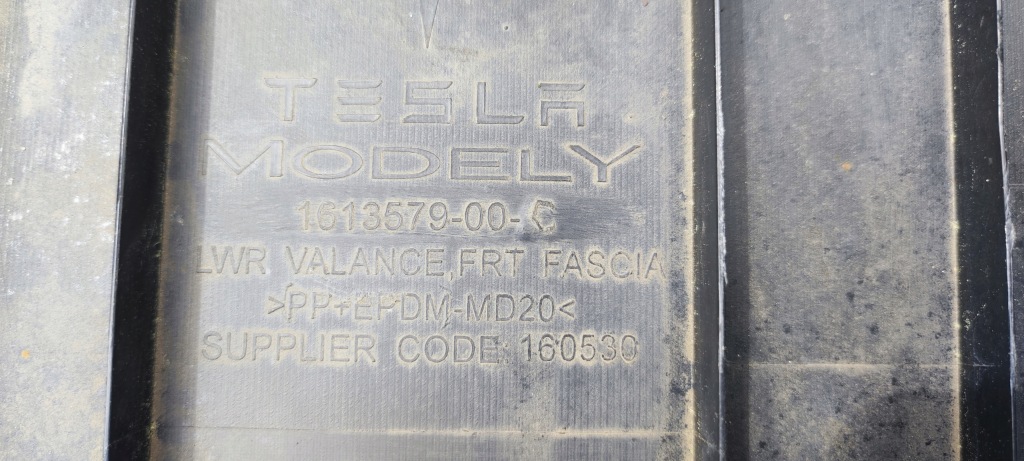 Бампер перед передний tesla model y 2019- 1540101-06-c + плита бампера в Украине