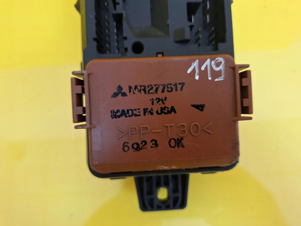 фото №6, Коробка предохранителей mitsubishi carisma mr277517 nr119