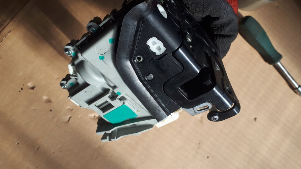 фото №8, Audi оригінальний номер 8j1837016d замок двері pin