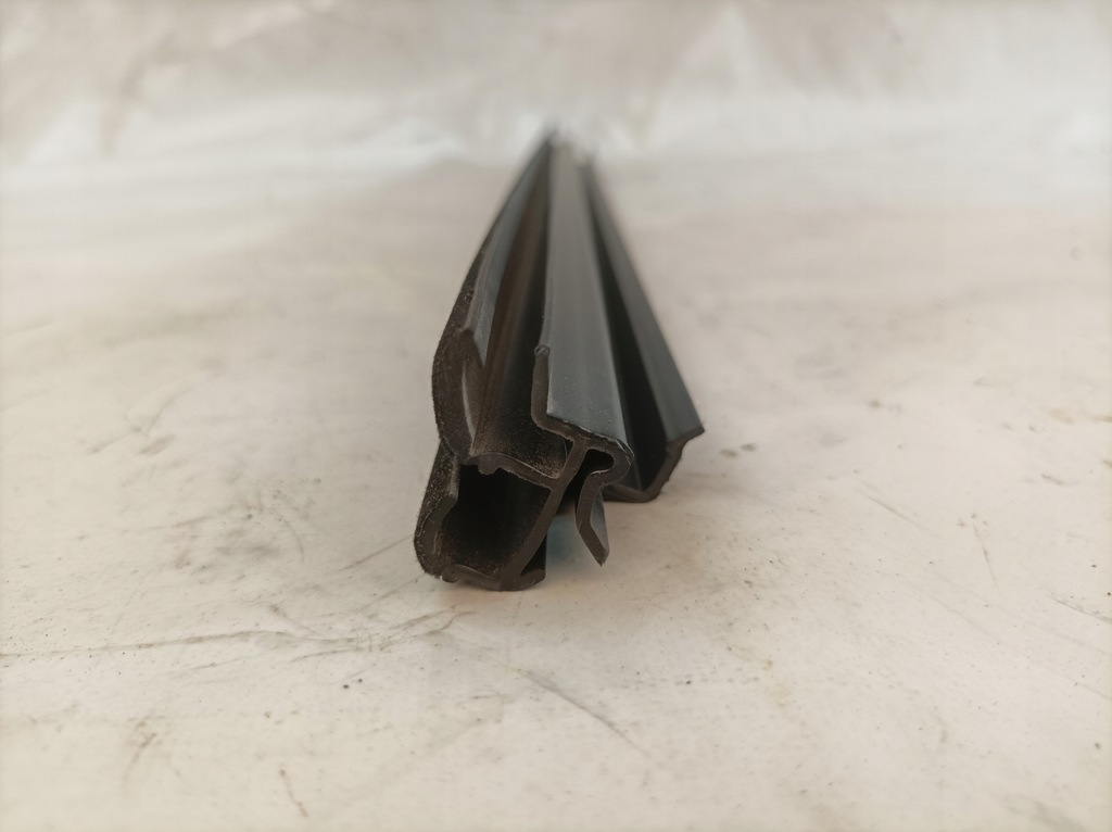 фото №13, Ram 1500 11 молдинг прокладка дверь usa левый задняя