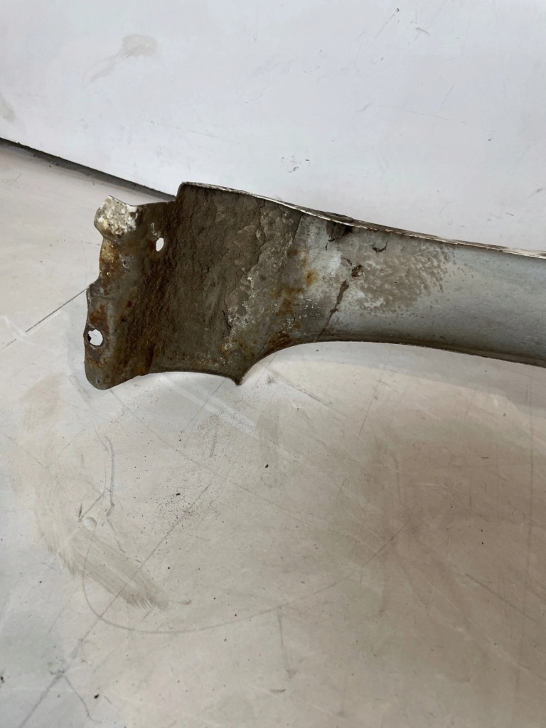 Крыло перед передний правая  nissan nv200 Оригинал