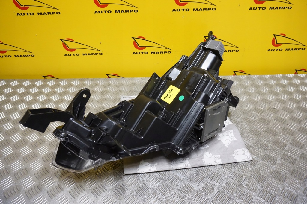 Купить Toyota corolla cross 2022 - фара фара full led правый  серебристая америка