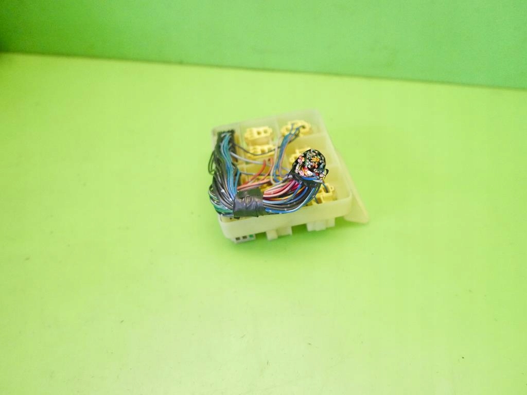 фото №8, Коробка реле mitsubishi carisma i 1.8 gdi