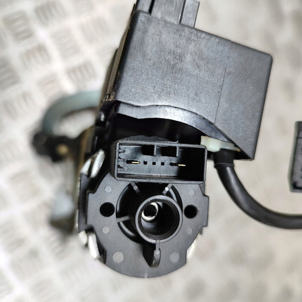 фото №8, Audi q7 4l 2007 ліва сторона петля кришки задній багажника