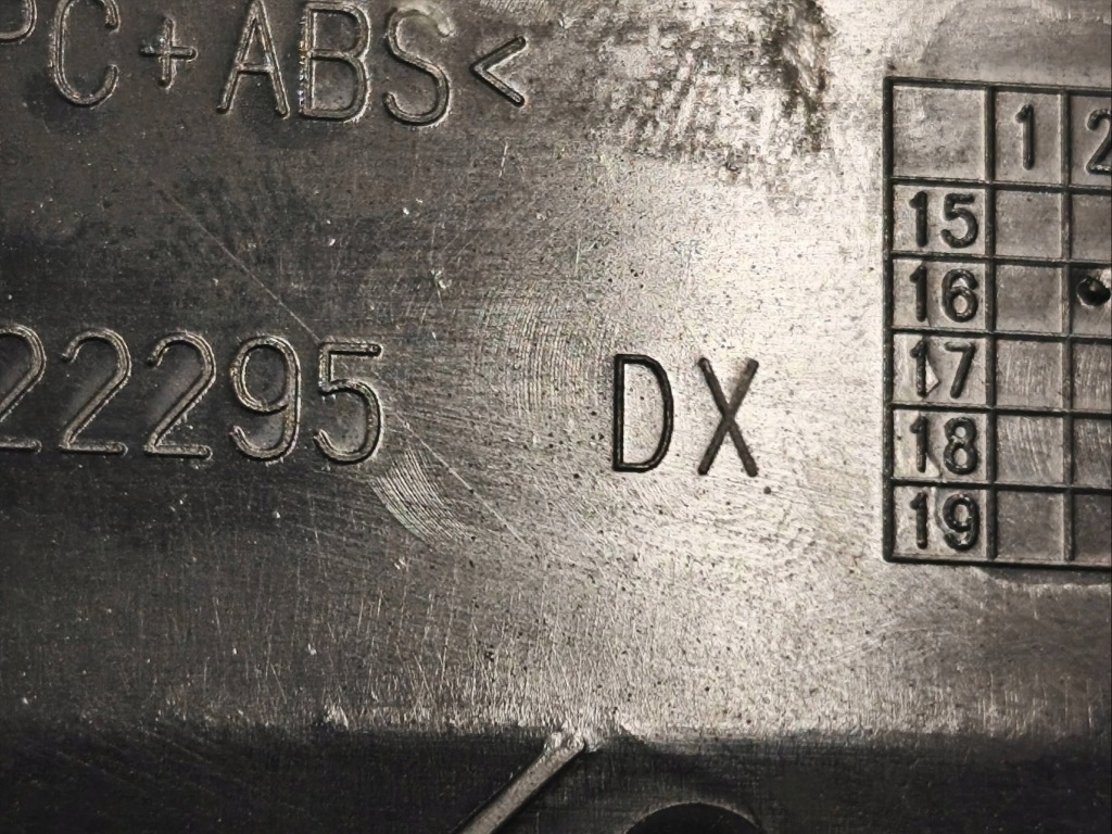 Рамка бардачка правий сторона maserati ghibli aah23984 Зі Шроту