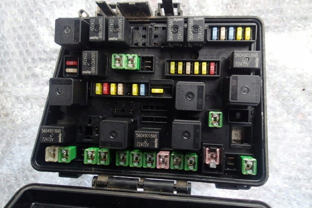 фото №1, Pacifica 4.0 коробка предохранителей p05082088af