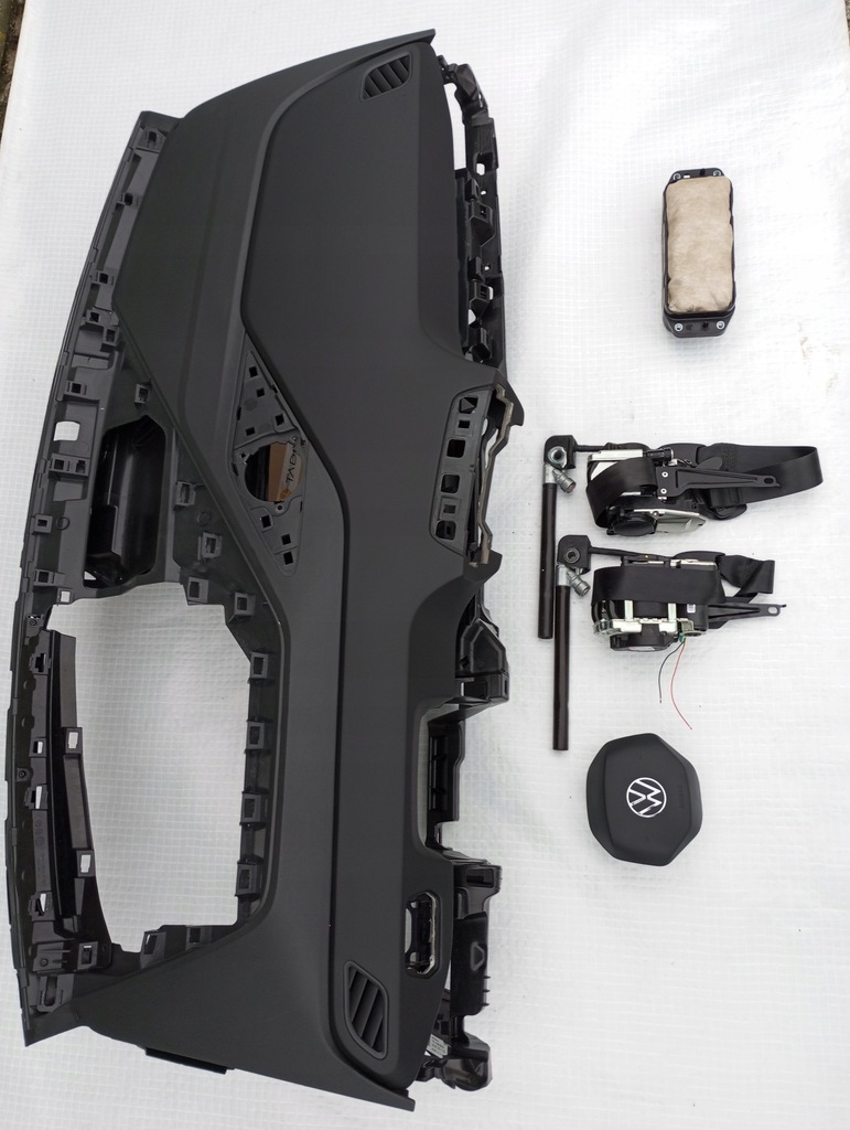 фото №12, Панель приладів приладова консоль vw id3 панель приладів id.3 2 подушка безпеки 2 ремені 2 натягувачі