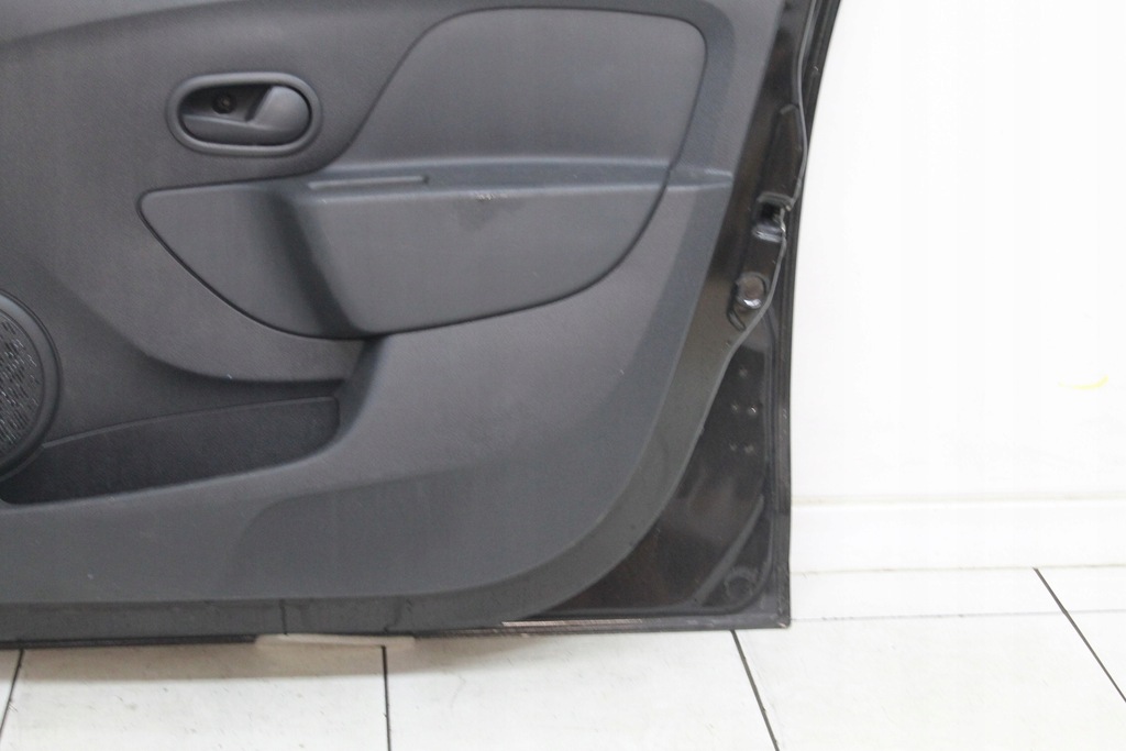 фото №13, Дверь правое передние правый перед dacia sandero ii 12r- nv676 - код лакокрасочного покрытия