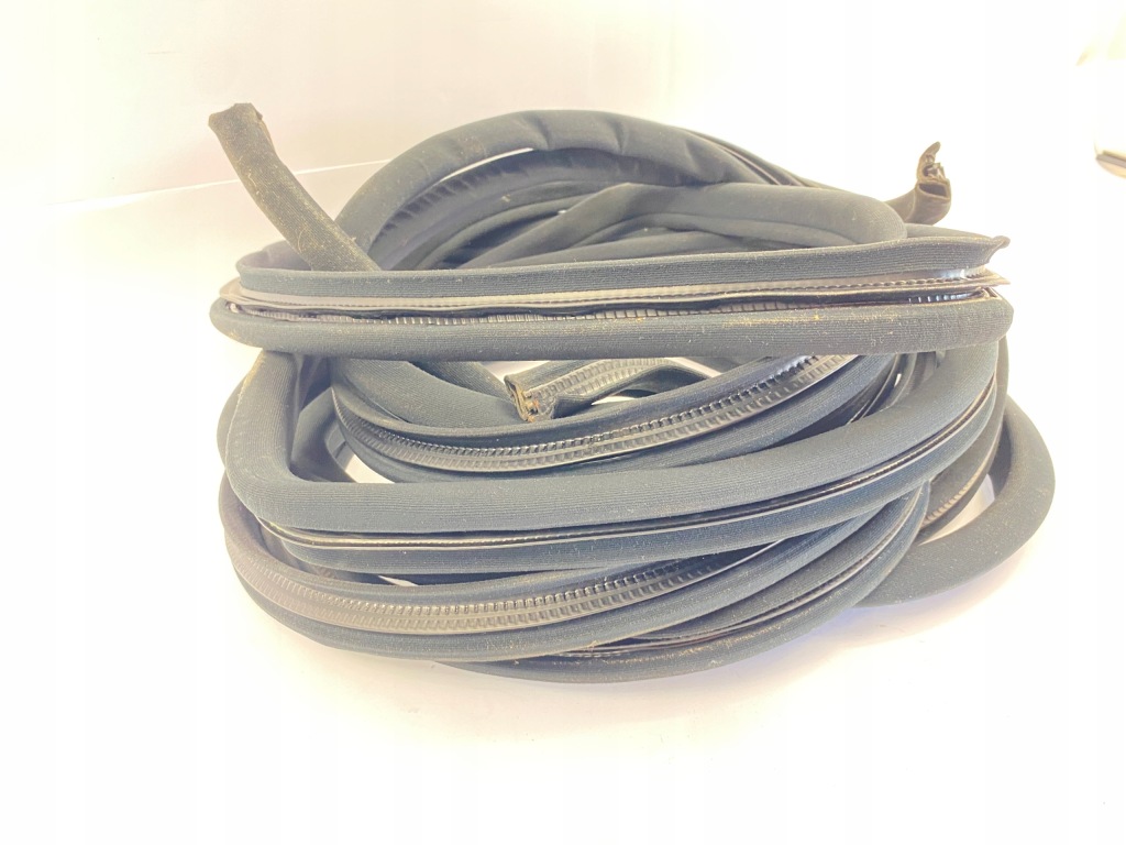 Уплотнители велюровые дверь чёрные 4шт комплект  mercedes w140 в Украине