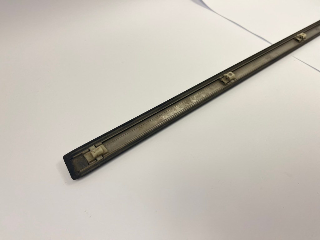 фото №10, Верхній вузька молдинг бічна mercedes w201