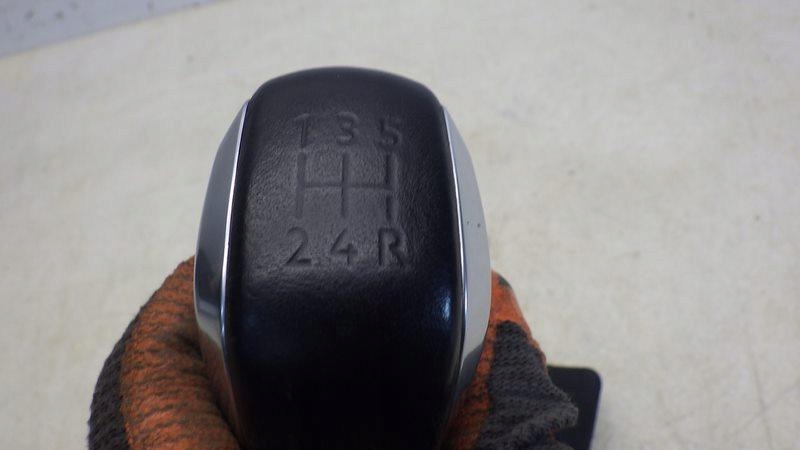 Ручка чехол переключения передач peugeot 208 1 рестайлинг  ручка чехол передач 208 1 Недорого