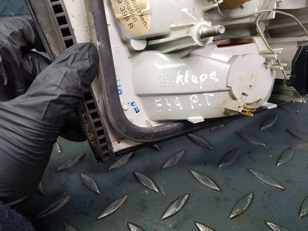 фото №11, Лампа права задня кришки багажника оригінал 1 379 398 bmw 5 e34 sedan