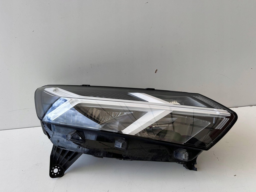 фото №1, Dacia sandero iii лампа правая перед 260107978r оригинал