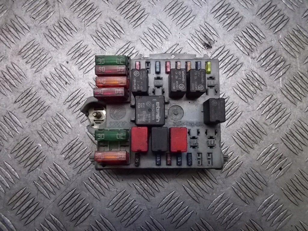 фото №1, Коробка запобіжників alfa romeo 147 2.0 16v ts 51742419