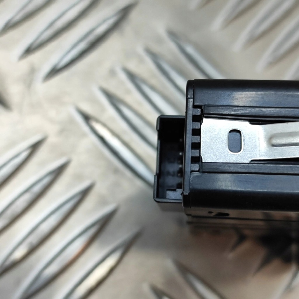 фото №7, Bmw 4 f32 f33 2018 кнопка открывания крышки багажника