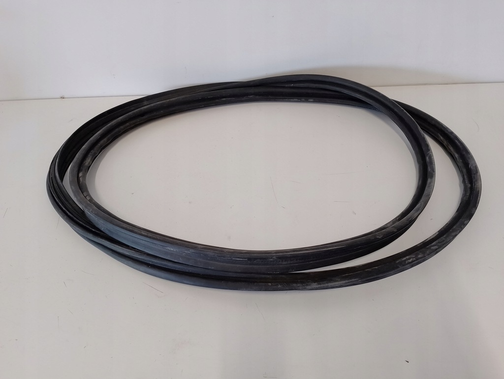 фото №1, Lexus nx ii 350h прокладка кришки багажника задня