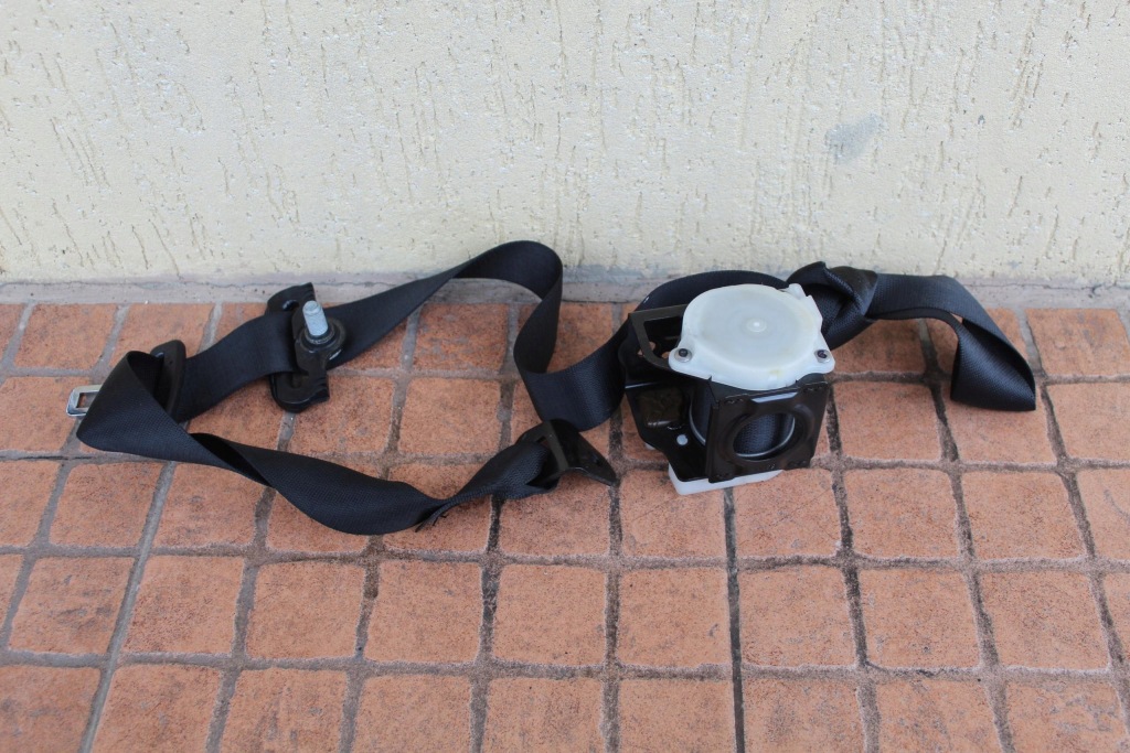 Купить Ремень безопасности левый задний  mercedes w203 2038608985