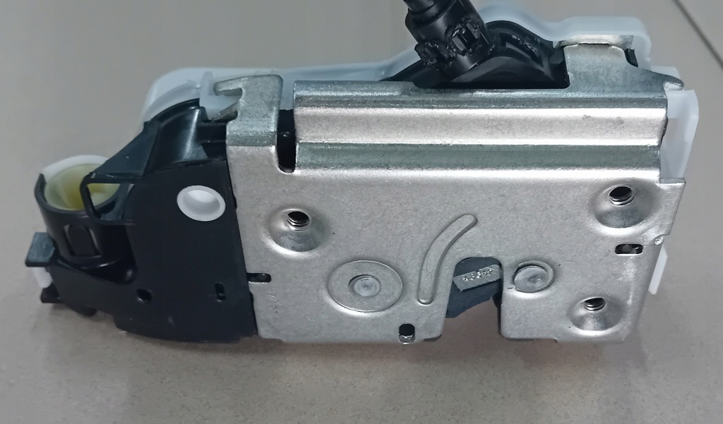 фото №3, Замок дверь перед правый renault twingo ii оригинальный номер 8200384971