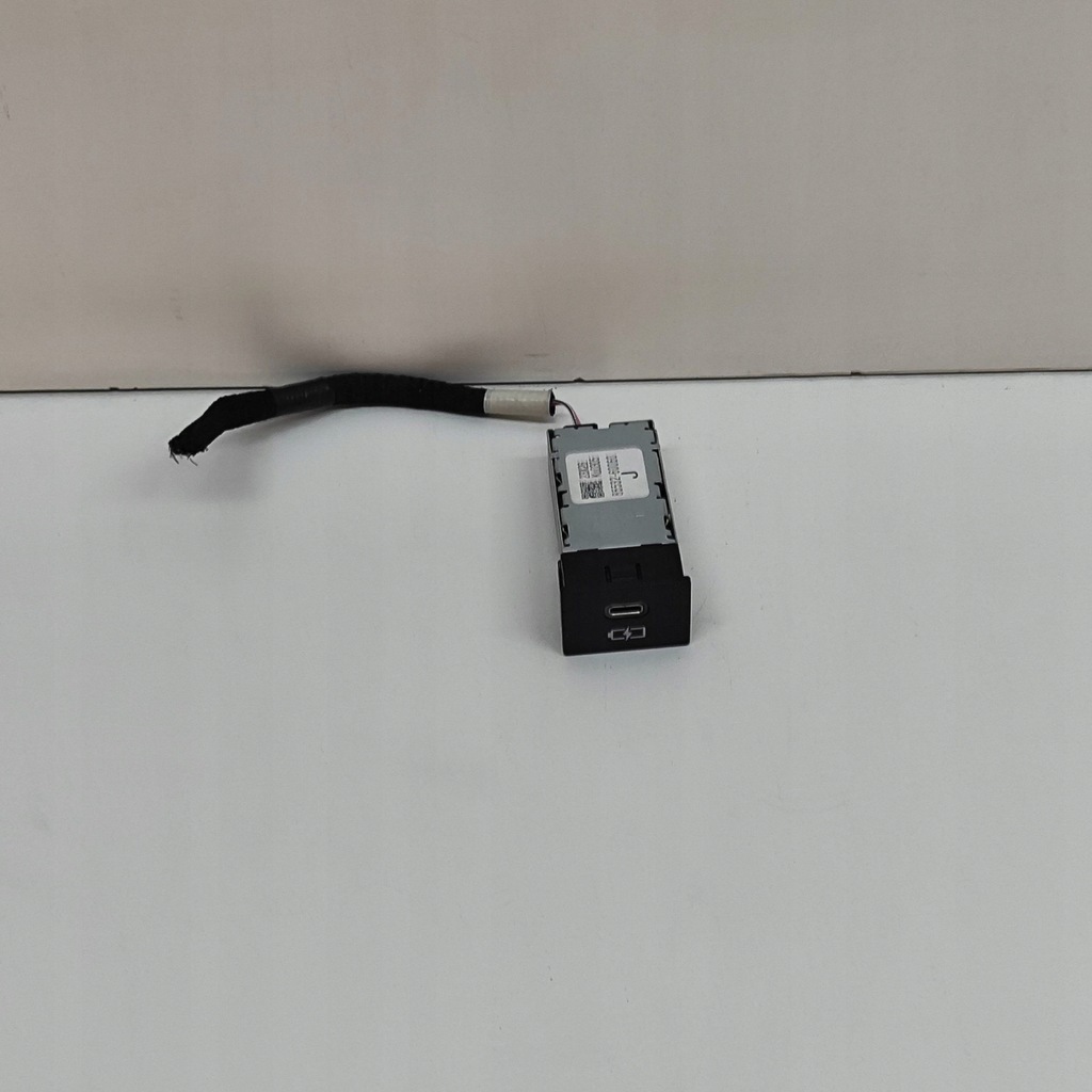 фото №5, Toyota bz4x 2024 разъём / соединитель usb